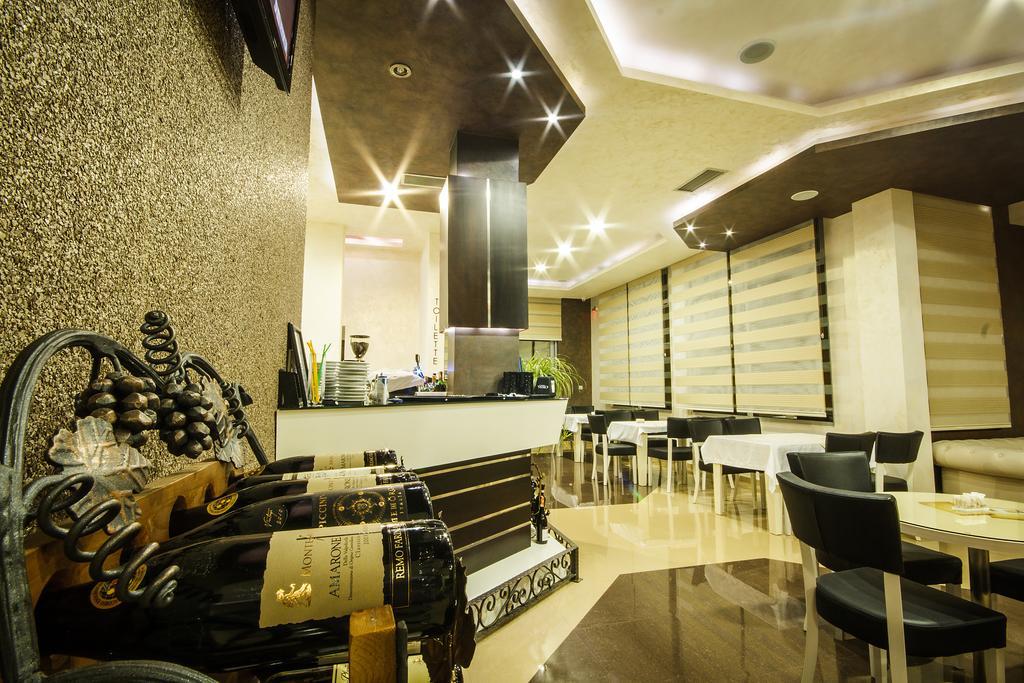 Hotel Oasis Podgorica Extérieur photo