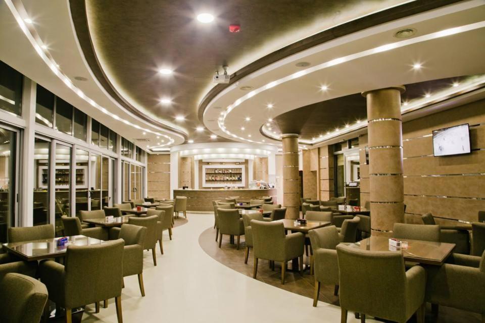 Hotel Oasis Podgorica Extérieur photo