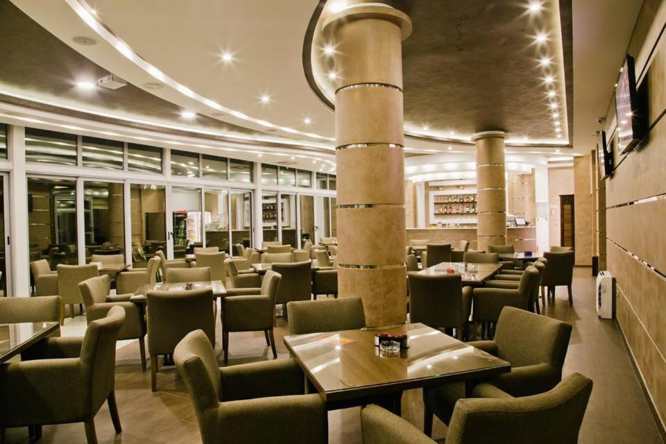 Hotel Oasis Podgorica Extérieur photo