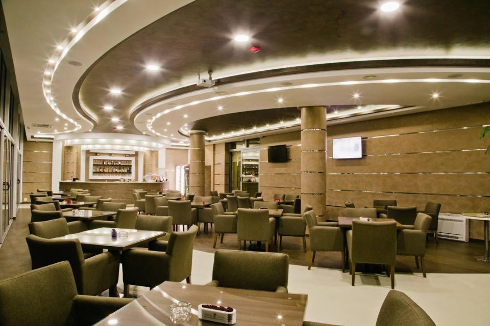 Hotel Oasis Podgorica Extérieur photo