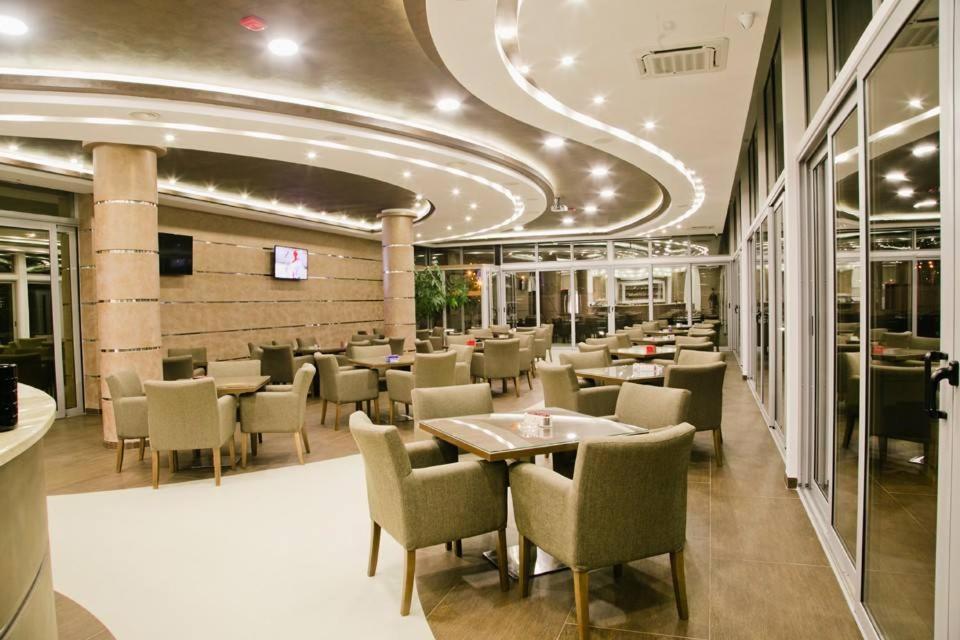 Hotel Oasis Podgorica Extérieur photo