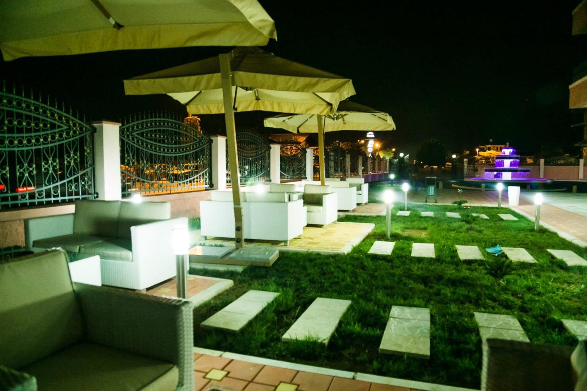 Hotel Oasis Podgorica Extérieur photo