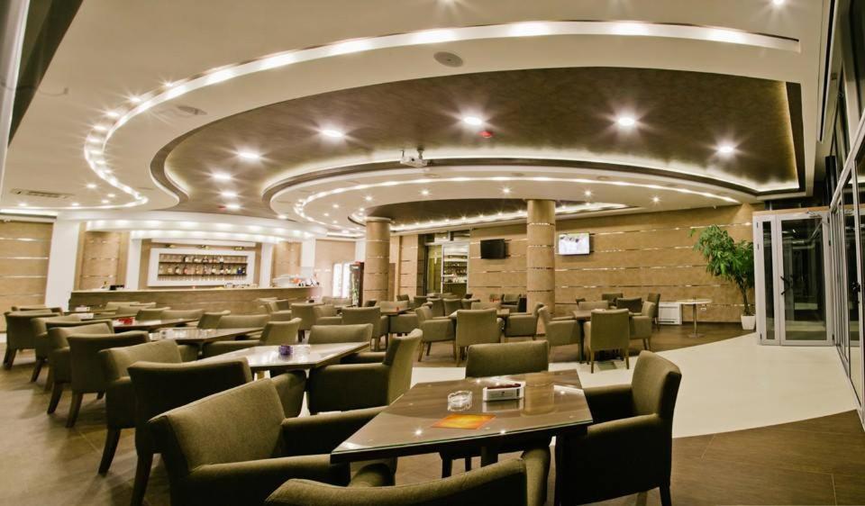 Hotel Oasis Podgorica Extérieur photo
