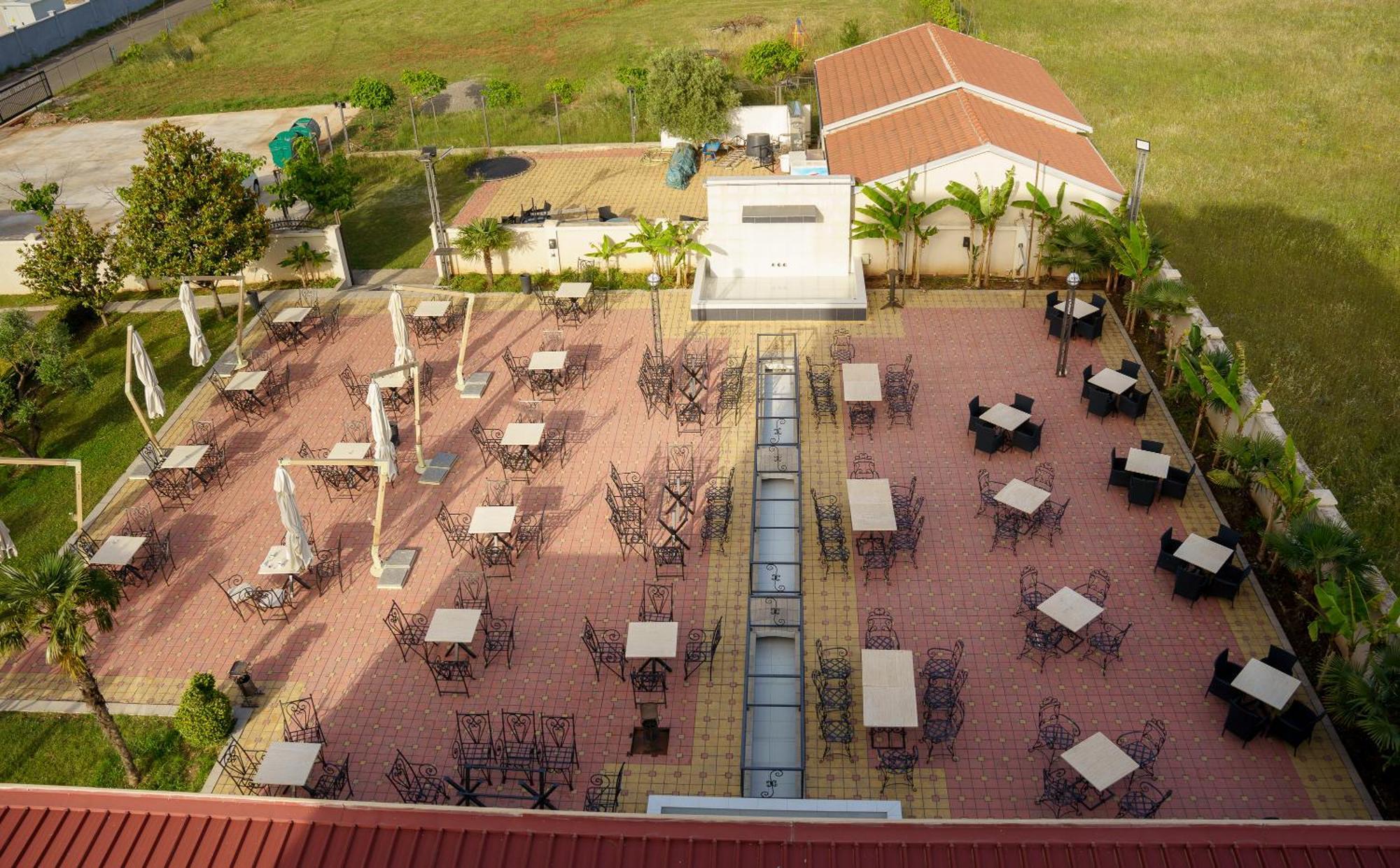 Hotel Oasis Podgorica Extérieur photo