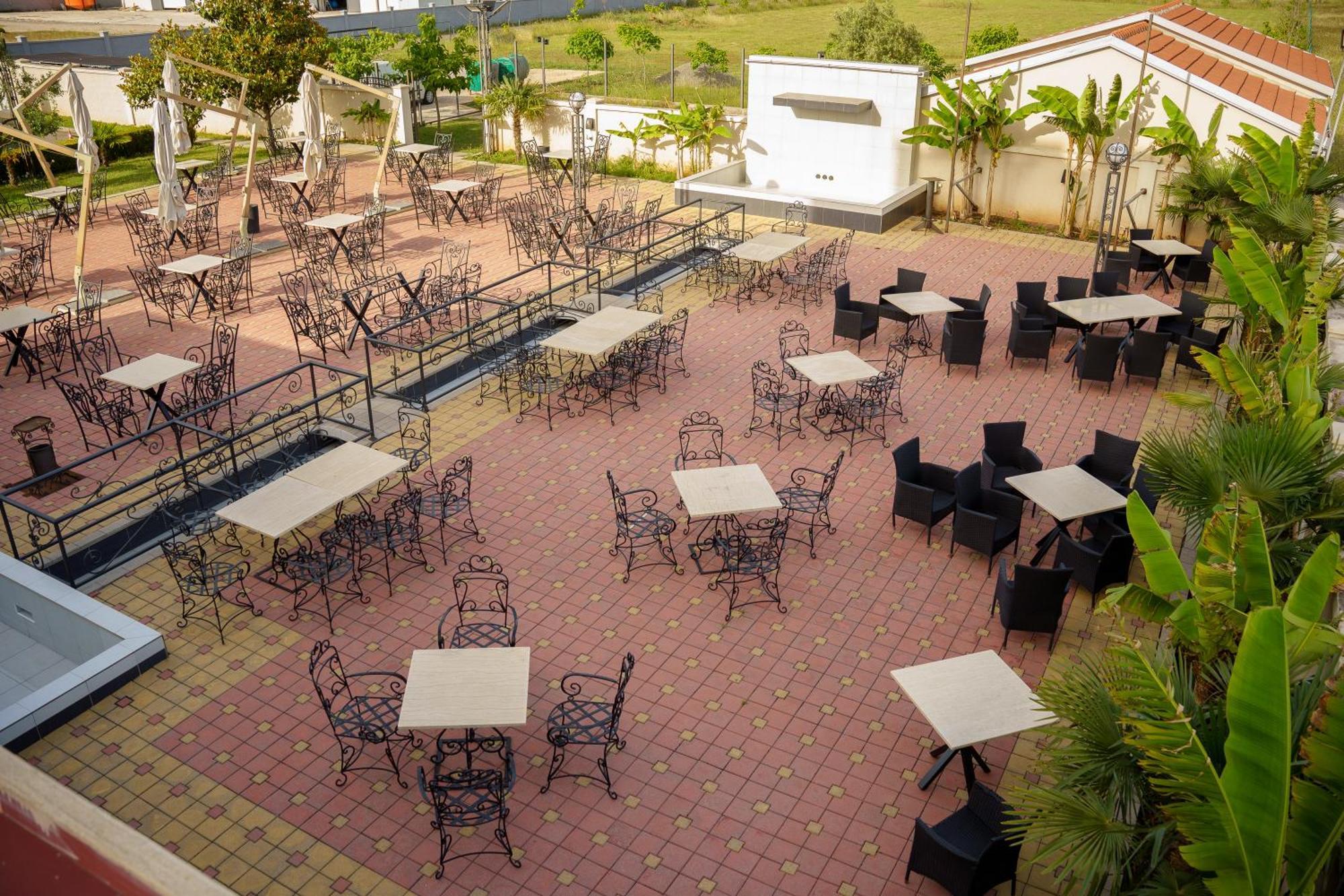 Hotel Oasis Podgorica Extérieur photo