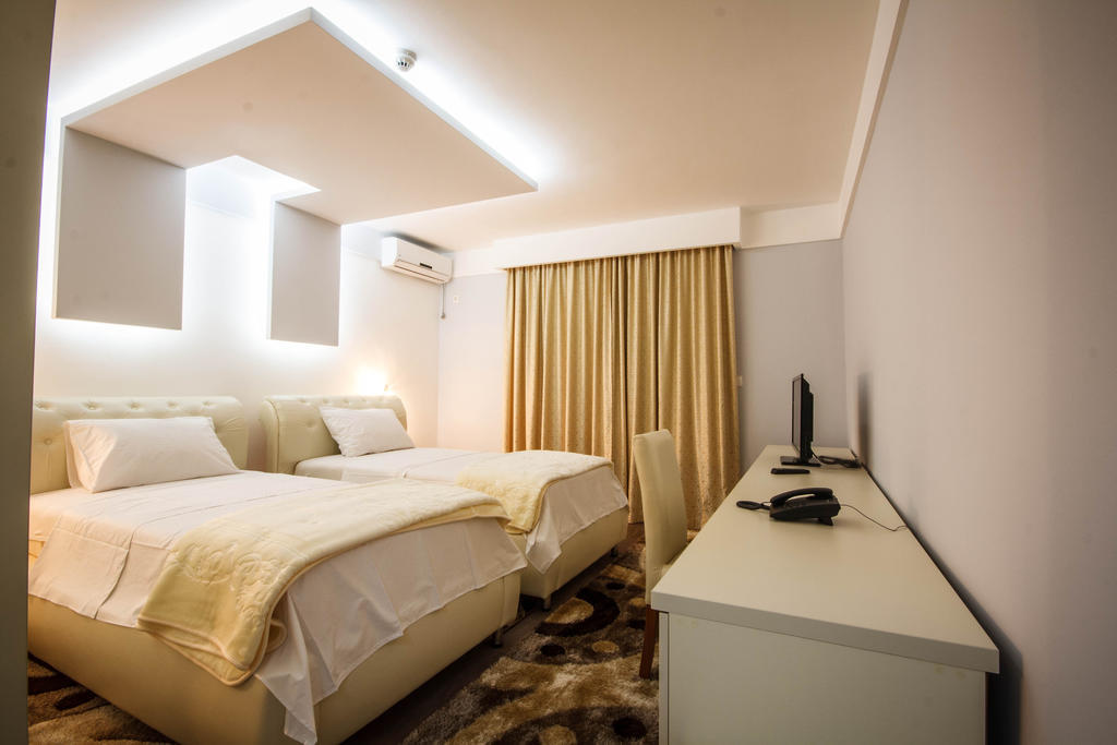 Hotel Oasis Podgorica Chambre photo