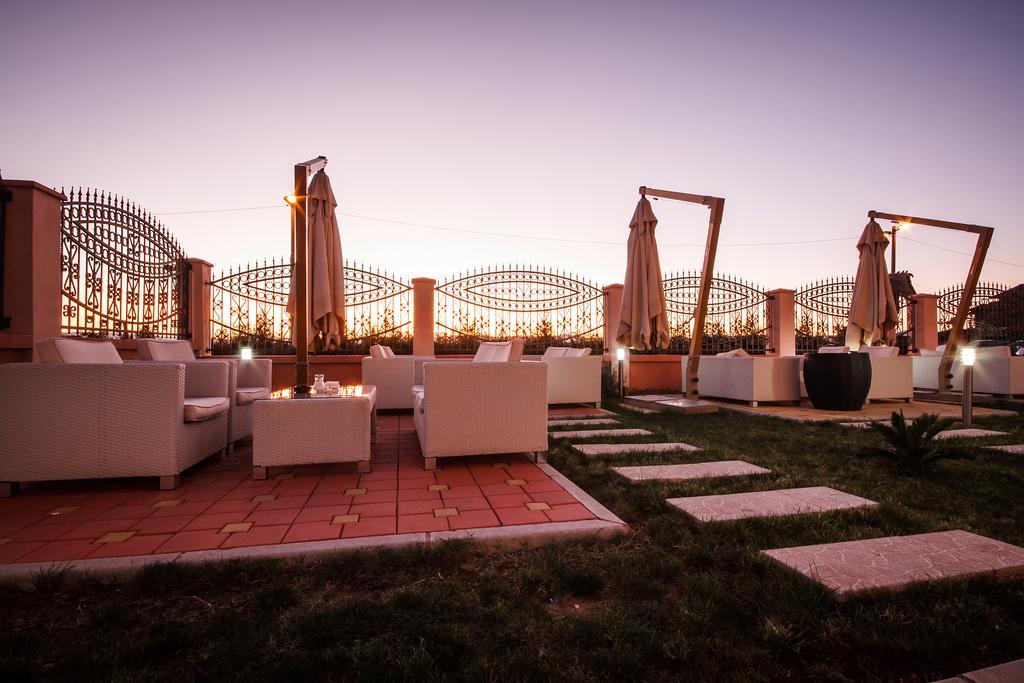 Hotel Oasis Podgorica Extérieur photo